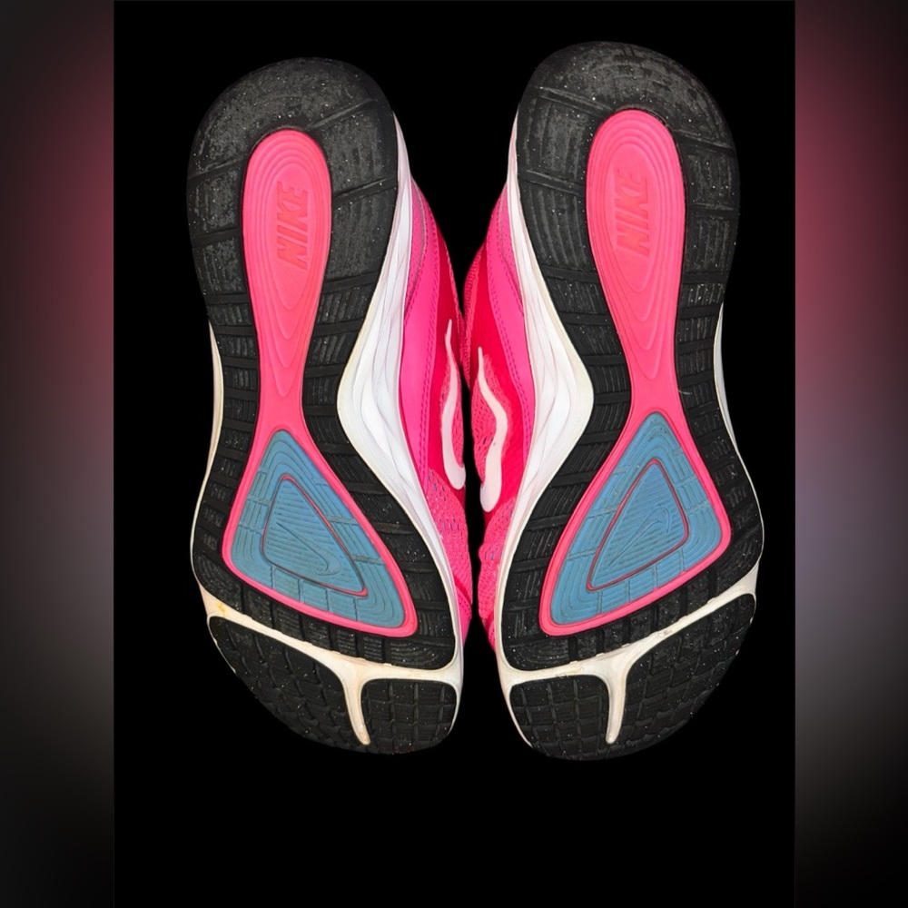 Nike shoes - Picture 5 of 5